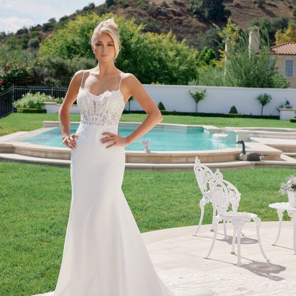 New Off White Bridal Mermaid Gown w/ Floral Lace Embroidery & V-Neck NX JW1036L - Picture 8 of 13